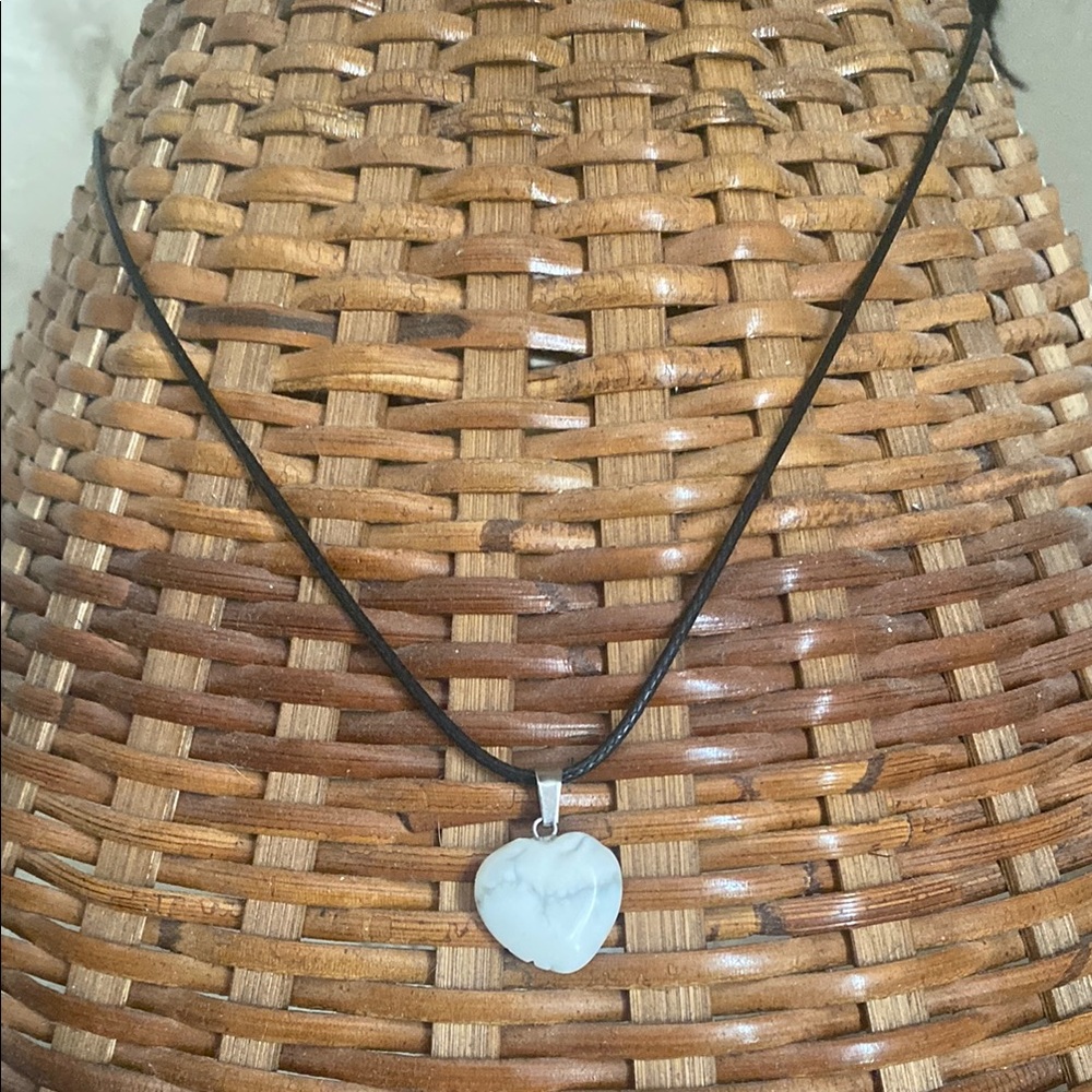 Like New Handmade Heart Shaped Howlite Stone Pendant Adjustable Cord Necklace